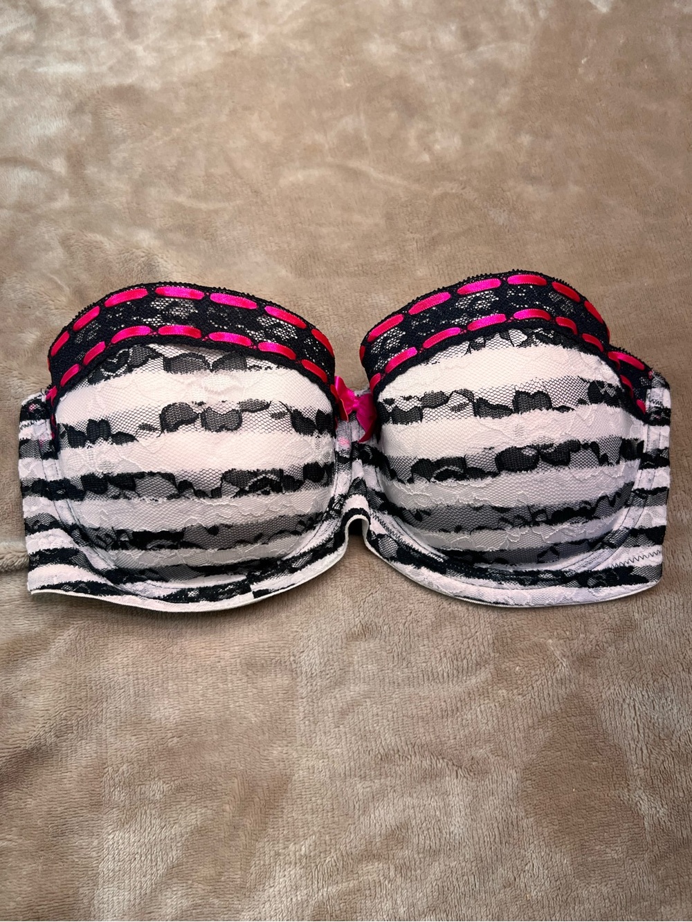 34D | La Senza 'Perfectly Me' Black and White Stripped Lace Strapless Bra
